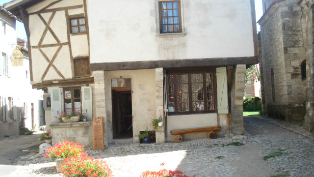 charroux un des plus beau village de france a visiter se trouve a 32 km de notre gite a voussac tres joli village a visiter lors de votre sejour dans notre gite les roses a voussac